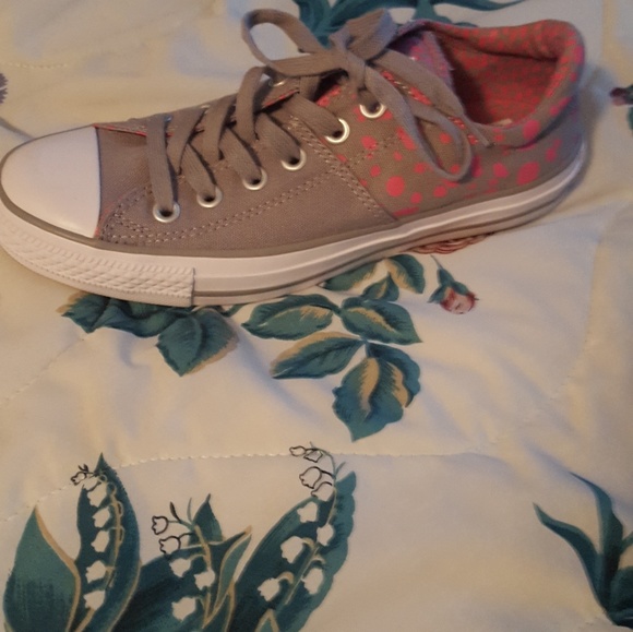 Converse - Picture 2 of 3